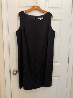 Jones Studio Black Embossed Floral Sleeveless Sheath Dress - Size 18W